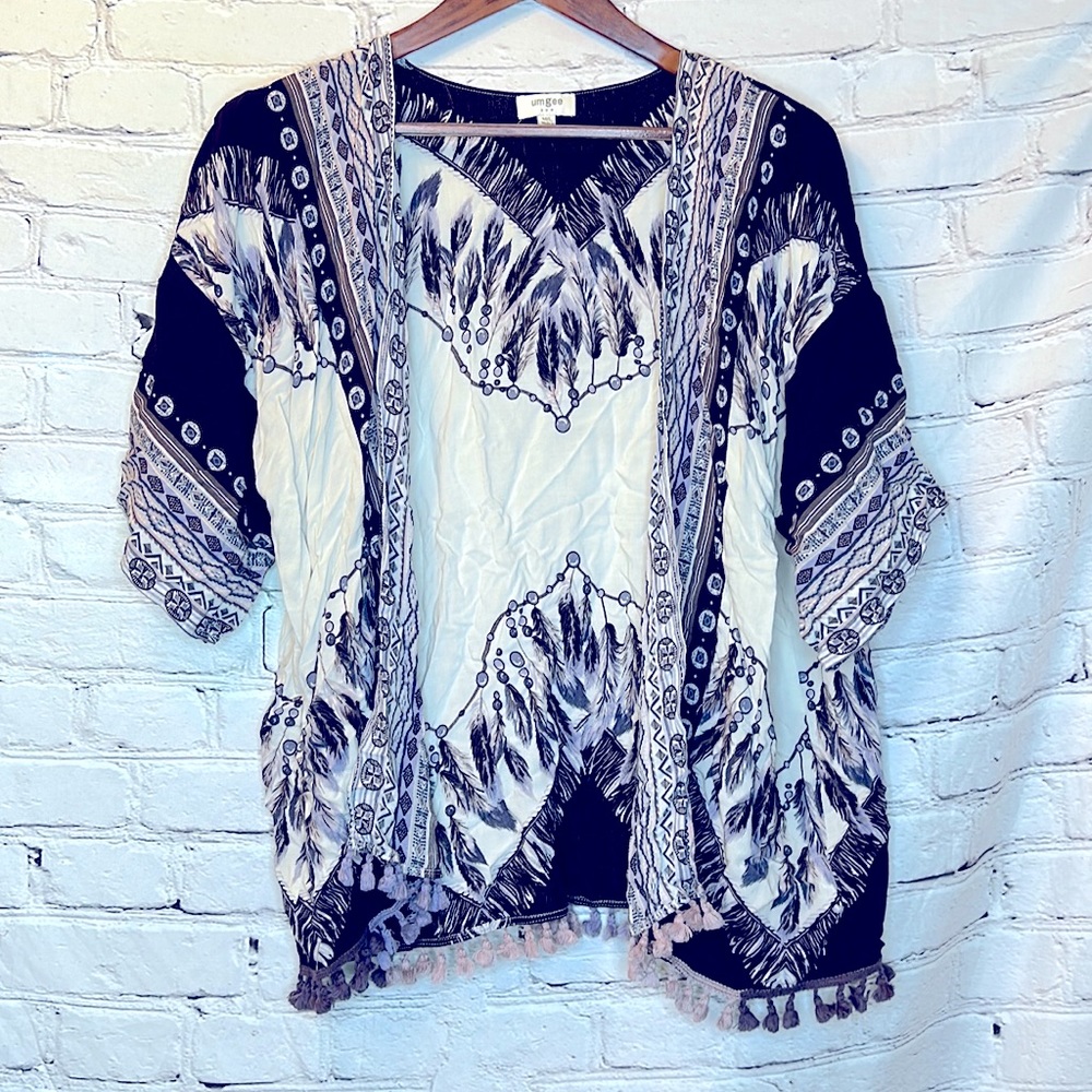Umgee Black Cream Feather Tassel Kimono Size Medium/Large Excellent Condition